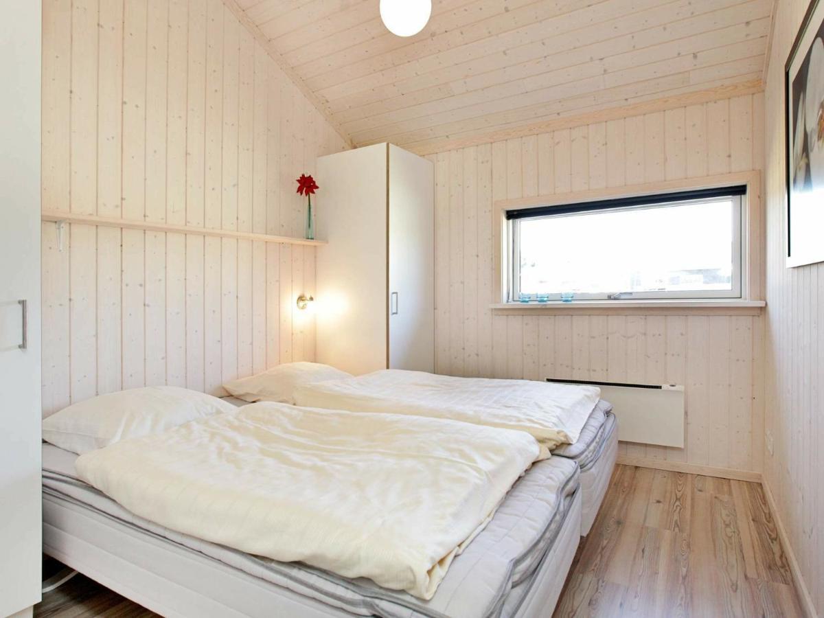 Three-Bedroom Holiday Home In Grossenbrode 8 Room photo